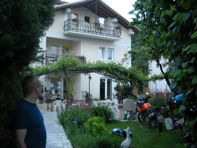 76. Naše bydlení u Ohridského jezera v Peštani.jpg